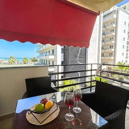 Two Bedrooms, Location 972 宾馆