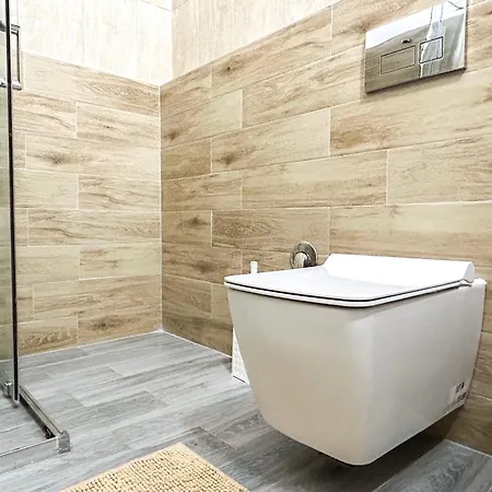 Two Bedrooms, Location 972 宾馆